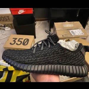 Yeezy 350 boost pirate black